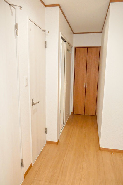 2箇所のトイレと洗面台